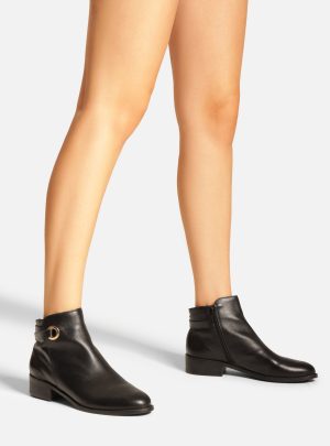 Bota Preta Couro Cano Curto Tiras Ilh?s