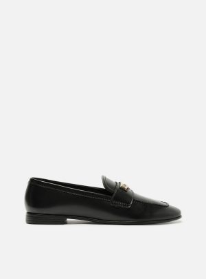 Mocassim Preto Couro Tira Metal