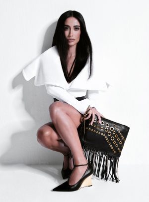 Clutch Preta Couro M?dia Franjas Ilhoses